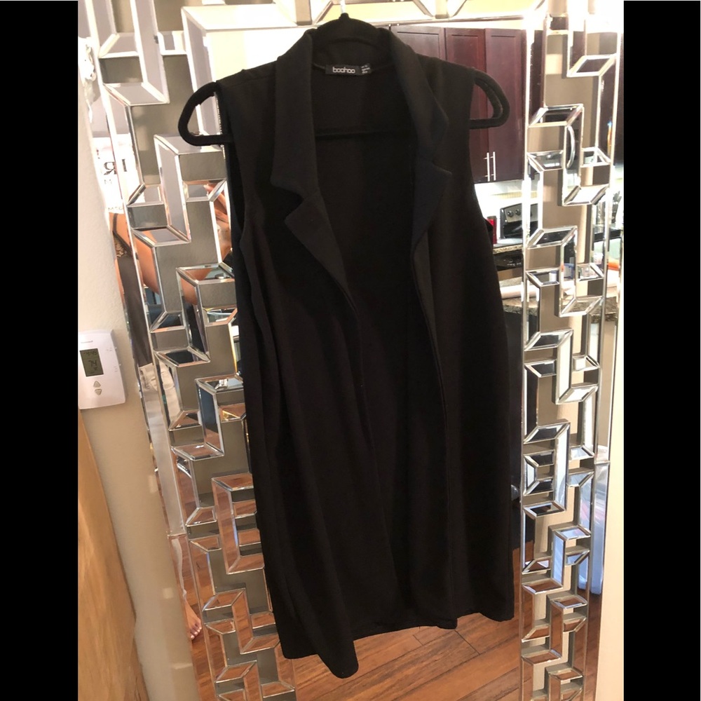 Black sleeveless duster